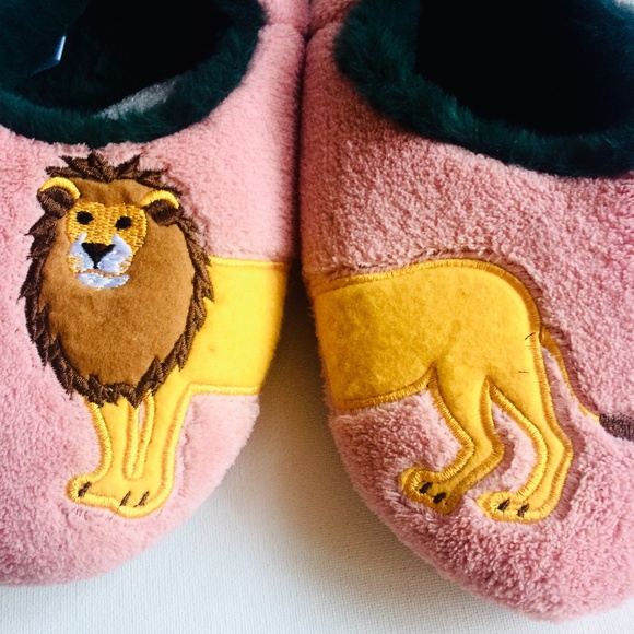 Pink Fuzzy Oooh Jeez! Lion Leo Slippers - Picture 5 of 10